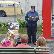 Lesestund for barn på Norsk jernbanemuseum.